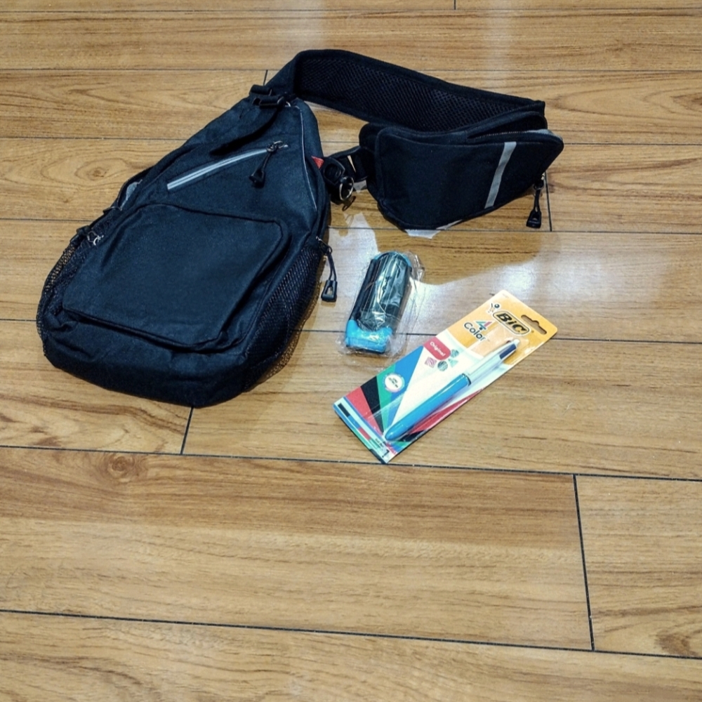 Movie&Men/Woman it's a black and gray backpack - Picture 5 of 17